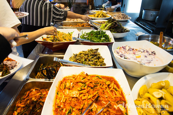  ▶ 마을 가정식 뷔페 - 한양동식당 : 제주시 한경면 용금로 501  @제주관광공사