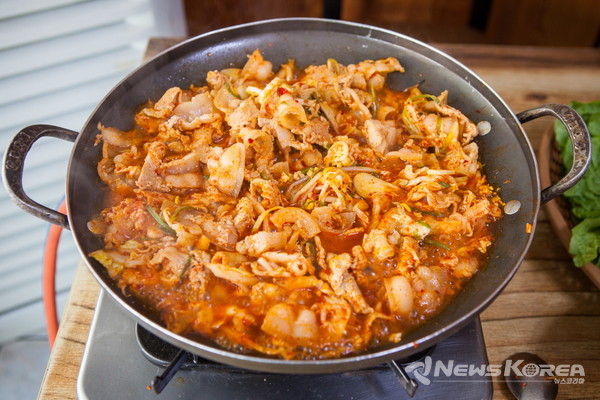 ▶ 시내 가심비 식당 - 현옥식당(정식) : 제주시 서광로2길 35 @제주관광공사