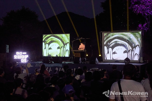 마을 입구에서 진행중인 미디어아트 무대 @아산시