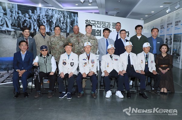  한국전쟁과 평택 그들의 삶을 기억하다 전시회 개막 @평택시