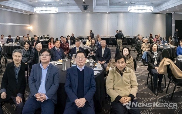 현대로펌의 호주 전동차 사업 설명회로 진행된 시드니목요포럼이 끝난 뒤 참석자들이 기념사진을 촬영하고 있다. @STF