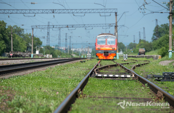 모스크바까지 향하는 시베리아 횡단열차(아에로 익스프레스)가 정차하는 우골나야역 @뉴스코리아 최신 특파원