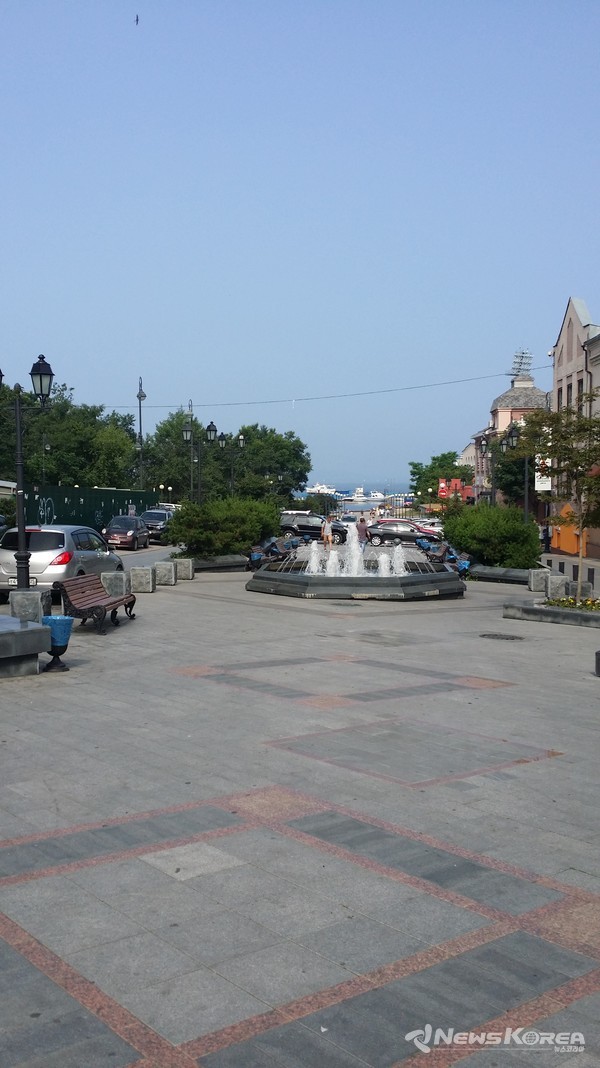 옛한인들의 첫거주지이자 개척지로 블라디보스톡의 번화가인 해양공원이 보이는 아르바트 거리 @뉴스코리아 최신 특파원
