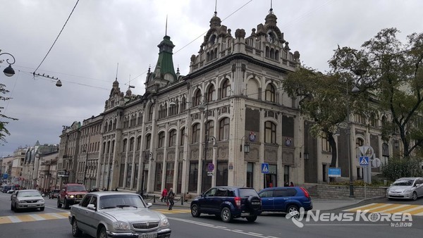 1906년에 건축되어 그당시 건축문화를 볼 수 있는 블라디보스톡 국영백화점 굼 @뉴스코리아 최신 특파원