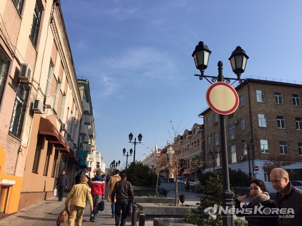 옛한인들의 첫거주지이자 개척지로 블라디보스톡의 번화가인 해양공원(아르바트 거리) @뉴스코리아 최신 특파원