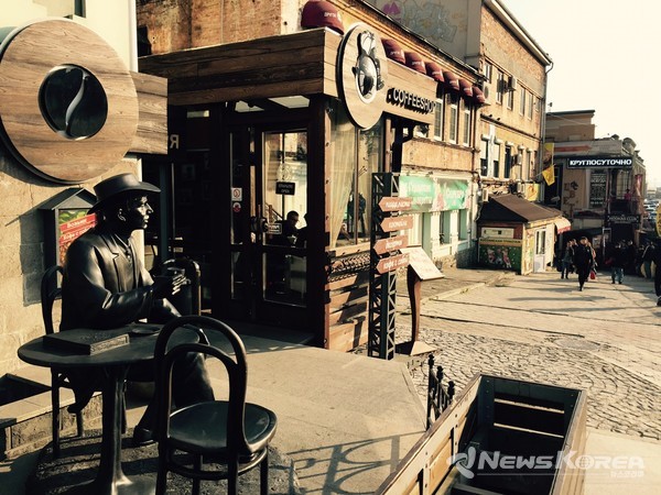 옛한인들의 첫거주지이자 개척지로 블라디보스톡의 번화가인 해양공원(아르바트 거리) @뉴스코리아 최신 특파원