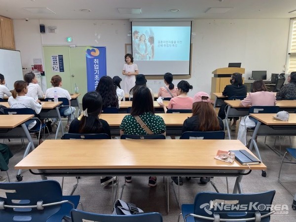 천안시다문화가족지원센터는 지난 11일 결혼이민자를 위한 선배 취업자 특강을 진행했다. @천안시