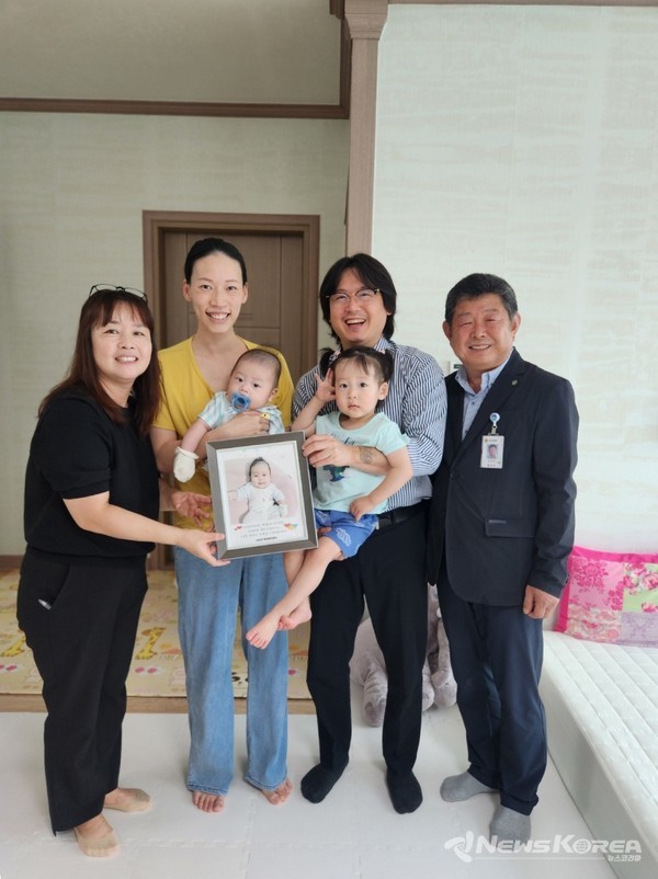 출생축하 액자로 아기와 가정의 행복 응원 @음성군