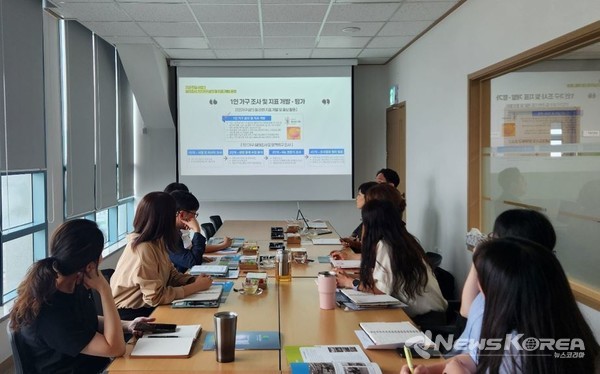 천안시는 지난 8일 1인가구 지원사업 회의를 열고 시책 개발과 사업 활성화 방안을 모색했다. @천안시