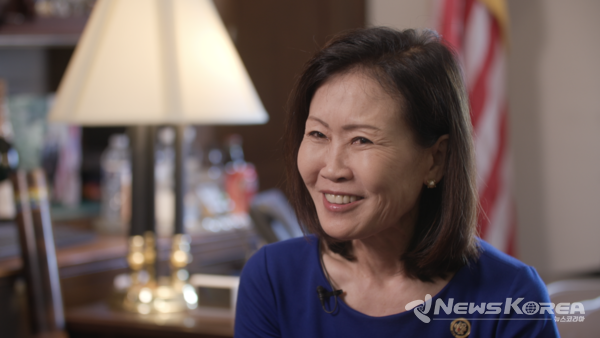 "어떻게든 해야겠다고 마음먹으면 이뤄내는 한국 아줌마의 힘이죠." 미셸 박 스틸(미국 연방 하원의원) @재외동포협력센터