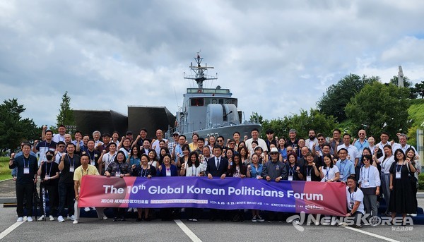 평택 서해수호관을 찾아 헌화하는 세계한인정치인들 @재외동포협력센터