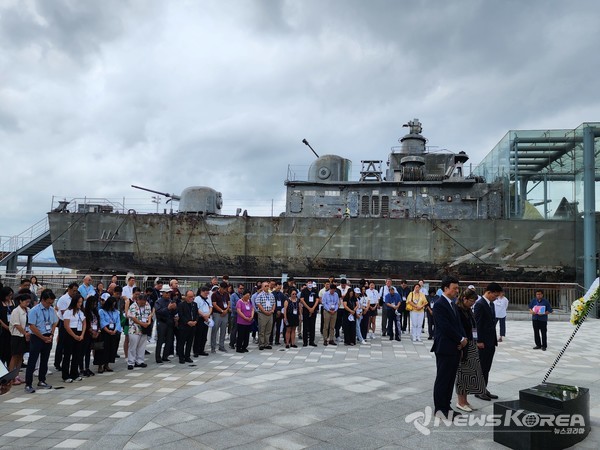 평택 서해수호관을 찾아 헌화하는 세계한인정치인들 @재외동포협력센터