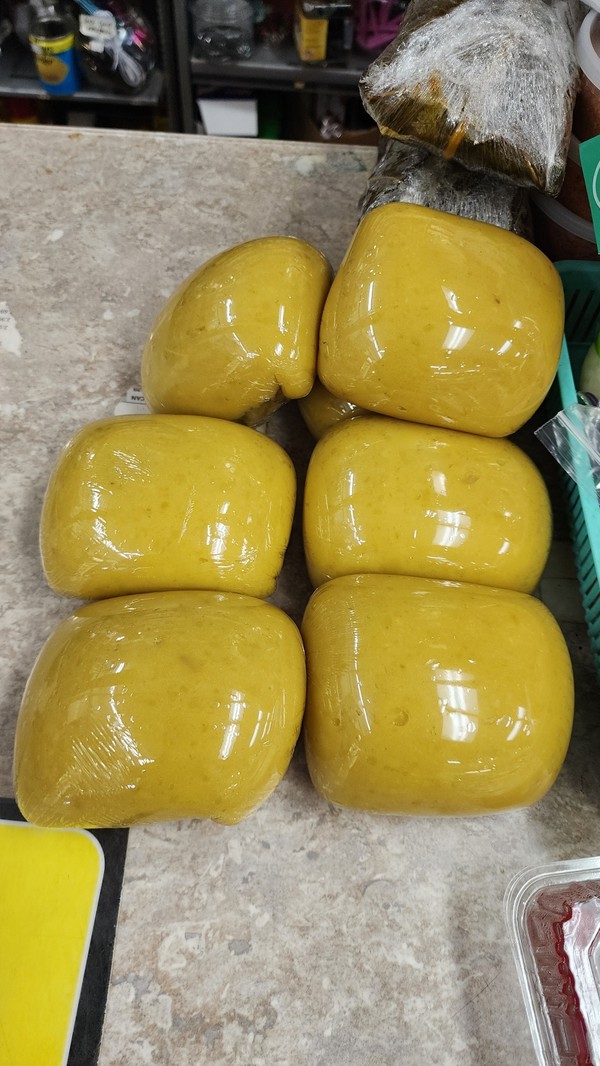 미크로네시안들은 프레드 프룻(Bread Fruit)이라는 과일가루를 반죽해 콘(Con)이라는 독특한 발효빵을 만들어 애용한다. 이 빵은 마치 한국의 메주와 비슷한 발효향을 풍긴다. @뉴스코리아 김무성 기자