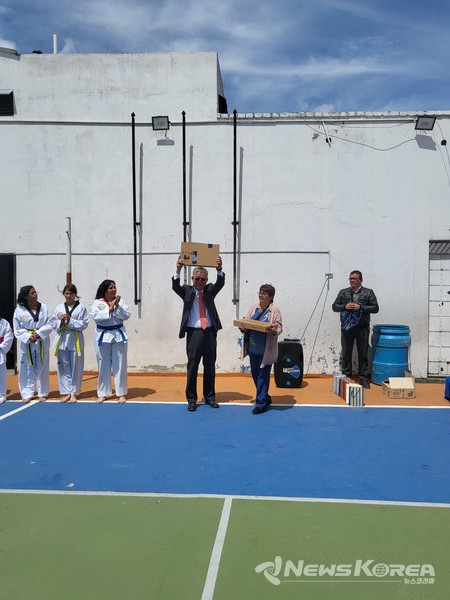 컴퓨터(노트북) 전달식 @김선훈 선교사