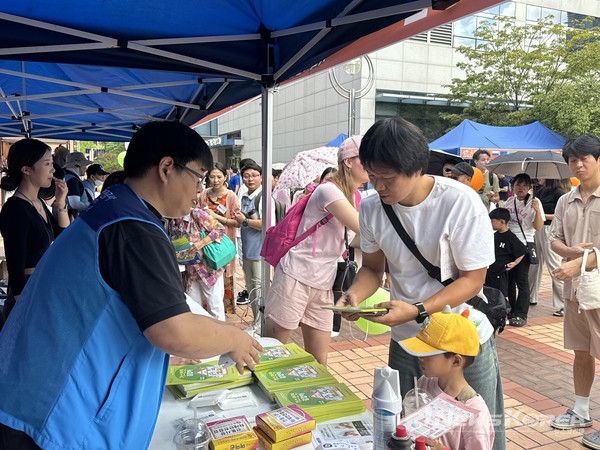 9월 7일 한국가스안전공사 충남본부 감사1부 이인동 차장이 행사장에서 안전교육과 안전체험을 진행하고 있다. @뉴스코리아 최신 기자