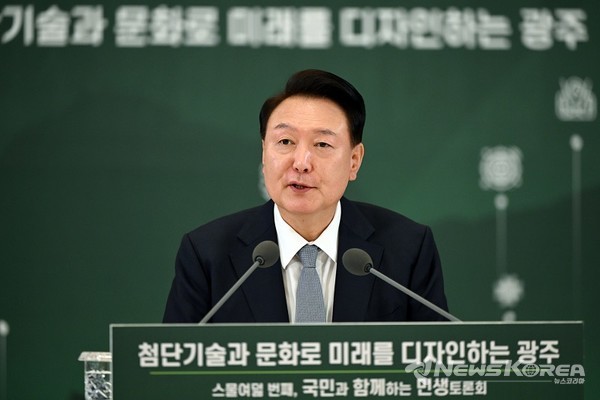 윤석열 대통령이 5일 광주과학기술원에서 ‘첨단기술과 문화로 미래를 디자인하는 광주’를 주제로 열린 스물여덟 번째 ‘국민과 함께하는 민생토론회’에서 발언하고 있다. @대통령실