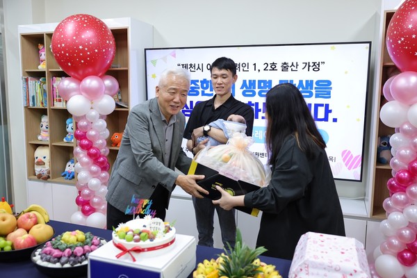 고려인동포 출산 축하하는 재외동포청장 @재외동포청