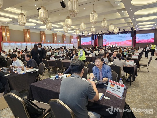 해외바이어 초청 수출상담회에서 총 6121만 달러의 수출계약 협약(MOU) 성과를 기록하며 5개국 수출길을 성공적으로 넓혔다. @충청남도