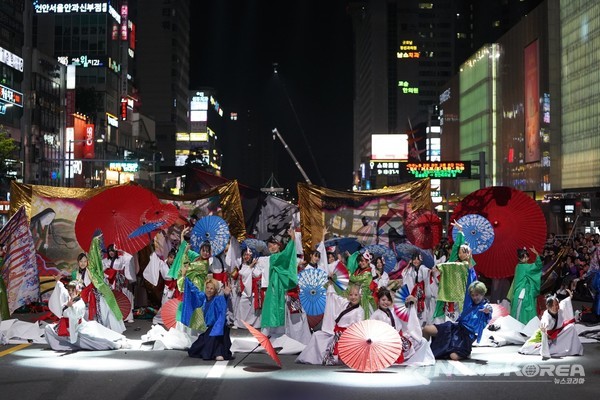 천안 흥타령 춤축제 2024에서 해외·국내 47팀, 1,900여 명 참여…K-팝 댄스, 전통춤 등 춤과 퍼포먼스의 거리댄스 퍼레이드가 열렸다. @천안시