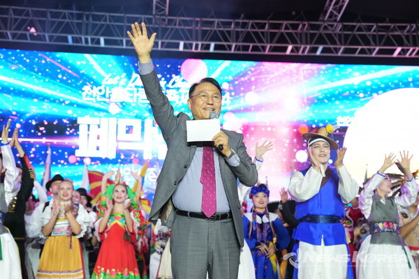 ‘천안흥타령춤축제 2024’ 폐막식이 29일 주무대인 천안종합운동장 흥타령극장에서 진행되고 있다. @천안시