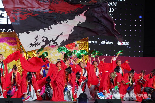‘천안흥타령춤축제 2024’ 폐막식이 29일 주무대인 천안종합운동장 흥타령극장에서 진행되고 있다. @천안시