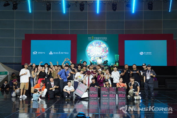 ‘천안흥타령춤축제 2024’ 폐막식이 29일 주무대인 천안종합운동장 흥타령극장에서 진행되고 있다. @천안시