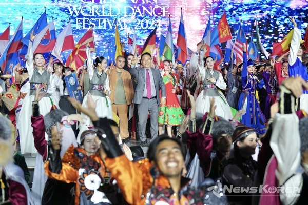 ‘천안흥타령춤축제 2024’ 폐막식이 29일 주무대인 천안종합운동장 흥타령극장에서 진행되고 있다. @천안시