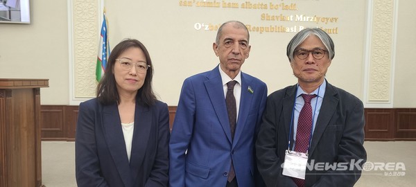 이문재 시인과 강영숙 소설가 등 한국 문인들이 참석한 제1회 한-우즈벡 작가대회 @뉴스코리아 신현권 특파원