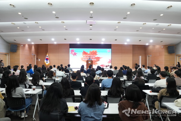 천안시는 8일 신규공무원 120여 명을 대상으로 폭력 예방 교육을 실시했다. @천안시