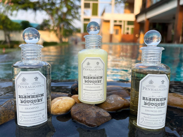 몰디브 마디푸시 프라이빗 아일랜드 리조트 어메니티는 럭셔리 욕실 용품 '펜할리곤스' 제품이 제공된다   @팜투어