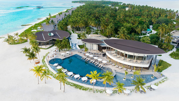 몰디브 마디푸시 프라이빗 아일랜드 리조트 메인 수영장 풍경  @팜투어