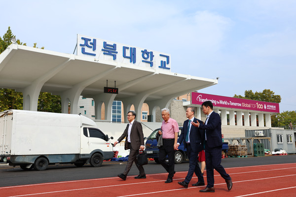 10월 16일 전북 전주시 세계한인비즈니스대회장 2차 점검하는 이상덕 재외동포청장 @재외동포청