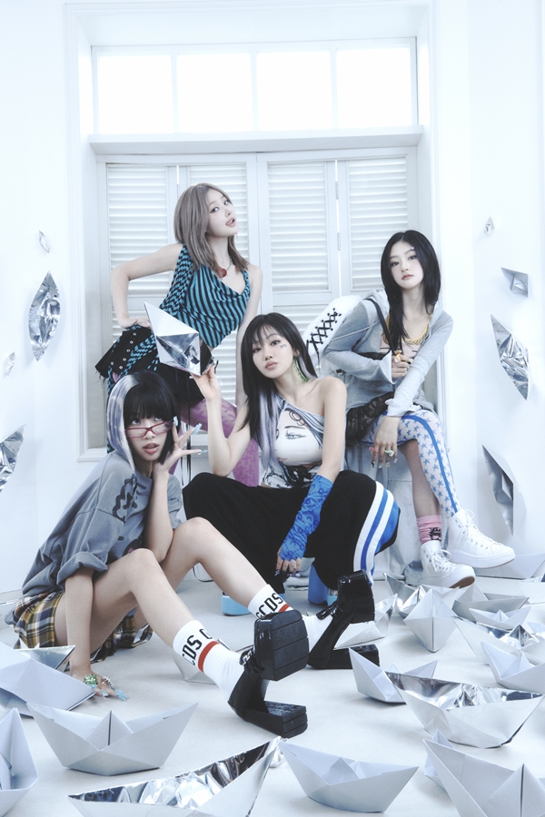 '엠카'서 신곡 'Get Loud' 최초 공개하고 본격 활동 시작한 KIOF     @S2엔터테인먼트