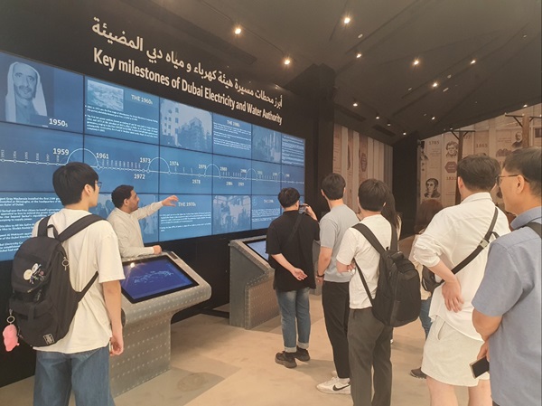 세계 최대 태양광빌전소 '서스테이너빌러티&이노베이션센터'는 두바이 정부의 지속가능한 에너지 프로젝트를 위한 기술혁신 허브이자 녹색 이니셔티브 기관 @야나트립