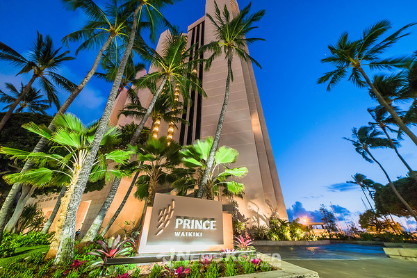 '프린스 와이키키 호텔'은 모든 객실이 광활한 태평양을 마주하고 있어, 와이키키 지역의 번잡함을 피해 조용하고 여유로운 시간을 보낼 수 있는 최고의 힐링 숙소이다   @팜투어