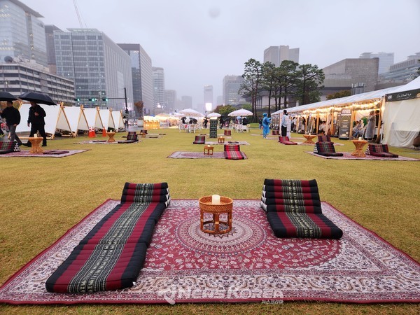 올해는 아‧중동 문화에 이해가 깊은 서울특별시관광협회와 (재)한국-아랍소사이어티 두 기관이 함께 협력하여 제 17회 아랍문화제를 준비하였다   @뉴스코리아 허승규 기자