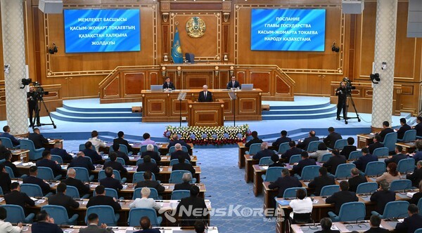 카심-조마르트 토카예프 대통령은 연례 국정 연설을 하고 있다  @카자흐스탄 대사관