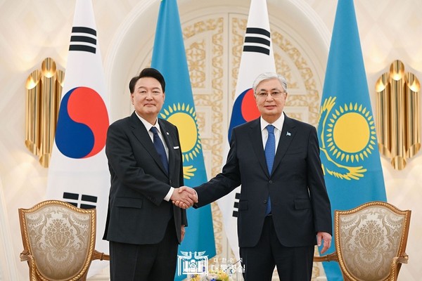 윤석열 대통령은 지난 6월13일 카자흐스탄 카슴-조마르트 토카예프 대통령과 정상회담을 가졌다   @대통령실