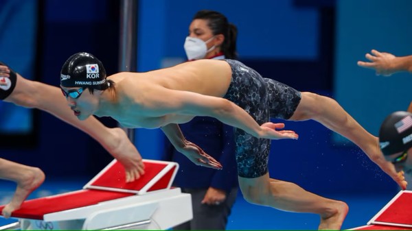 황선우 선수가 어제 25일 인천 문학박태환수영장에서 열린 2024 국제수영연맹(AQUA) 경영 월드컵 2차 대회 남자 자유형 100m 결선에서 46초60으로 2위를 기록했다  @IMAGESA-GALLO