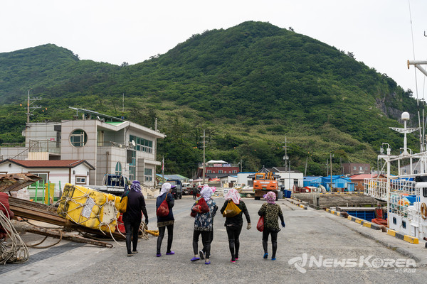 귀가하는 해녀 @충남역사문화연구원
