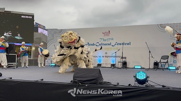 사단법인 전통연희놀이연구소(Yonhee Noree Institute)의 사물판굿, 채상소고놀이, 사자춤 등 한국 전통 공연 모습  @한국-아랍소사이어티