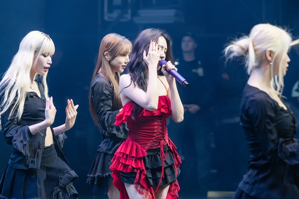 여유로운 그루브, 살랑살랑 바운쓰, 시크하게 날리는 도도한 몸짓으로 공연장을 환호하게 만든 선미의 무대  @한국국제문화교류진흥원