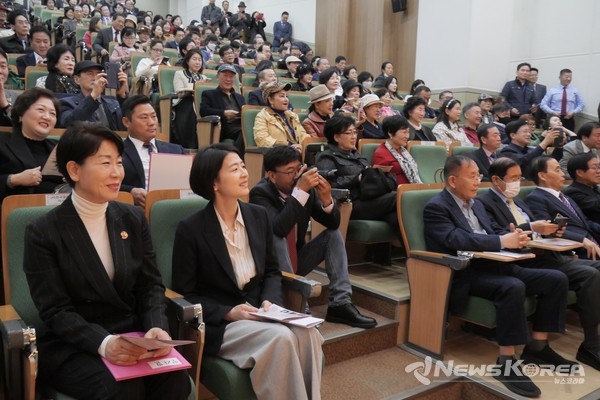 행사장을 가득 채운 청중들 @뉴스코리아 김정호 기자