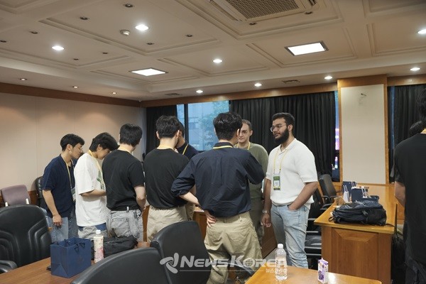 한국외국어대 아랍어과 학생들과 사우디아라비아 학생들의 한-아랍 문화 교류 현장   @뉴스코리아 허승규 기자