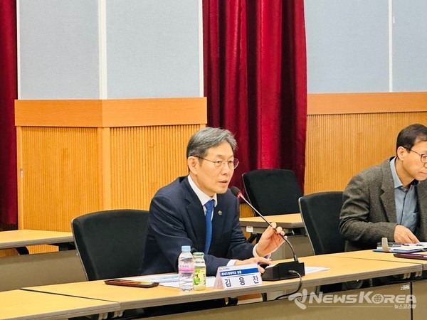 김용찬 총장은 “충남도립대학교는 RISE 사업을 통해 충남 지역과 산업의 동반 성장을 도모하고, 계약학과 운영 등으로 지역 인재들이 지역에 뿌리내릴 수 있는 발판을 마련하고자 한다”며 “충남의 미래를 함께 만들어갈 지역 기업들과의 협력이 그 어느 때보다 중요한 시점”이라고 강조했다. @충남도립대학교