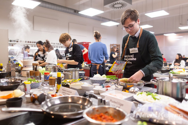 2024 체코 한식 요리 경연대회에서 우승을 차지한 Adam Žalmánek(아담 잘마넥 @주체코대한민국대사관