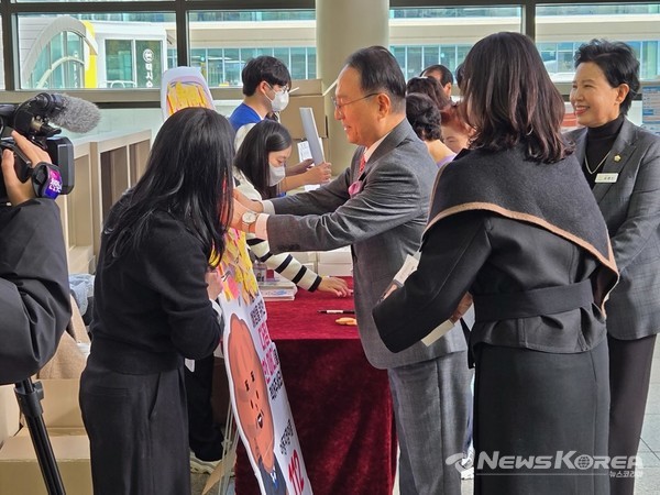 19일 아동학대 전담의료기관인 단국대학교병원에서 8개 아동학대 유관기관이 함께하는 ‘2024년 아동학대예방의 날 기념식’이 열렸다. @천안시