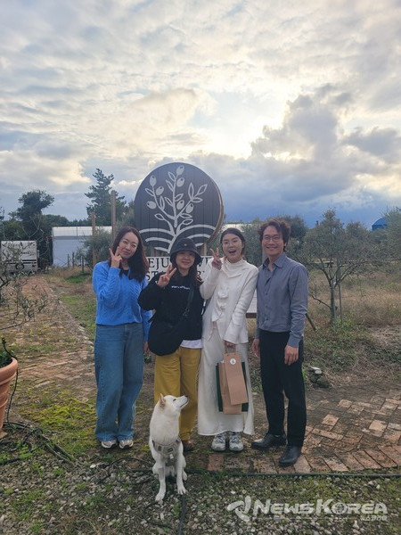 모녀팀 제주올리브 농장 체험중 @제주관광공사