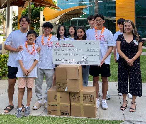 와이키키 해변 및 알라모아나 공원을 청소중인 호요(HOYO) @뉴스코리아 김찬훈 특파원
