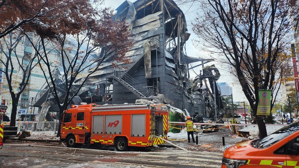 홍보관 화재 현장 모습 @뉴스코리아 신종국 기자